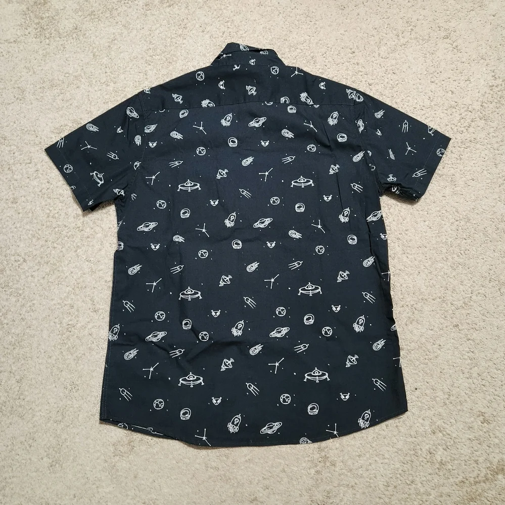 Space-themed collared top - Picture 2 of 4